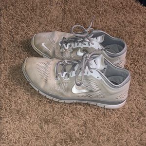 Nike tennis shoes **Price is negotiable**